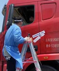  乙方为甲方提供位于香港的服务器托管服务